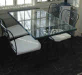 furn_metal_dinette_set_red.jpg (21313 bytes)