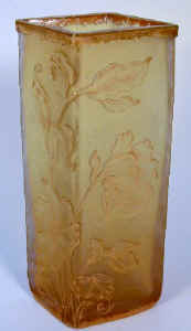 glass_daum_nancy_yellow_cameo_vase_red.jpg (37425 bytes)