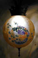 lighting_handel_macaw_sphere_lit_red.jpg (43623 bytes)