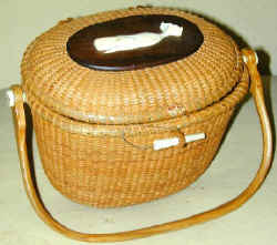 nantucket_lightship_basket_red.jpg (43638 bytes)