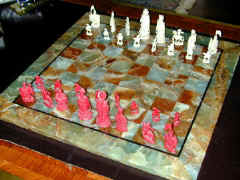 vertu_chess_set_ivory_red.jpg (42262 bytes)